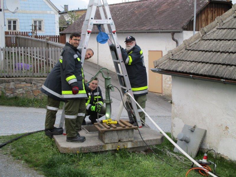 einsatz brunnen auspumpen 19.04.2016 007